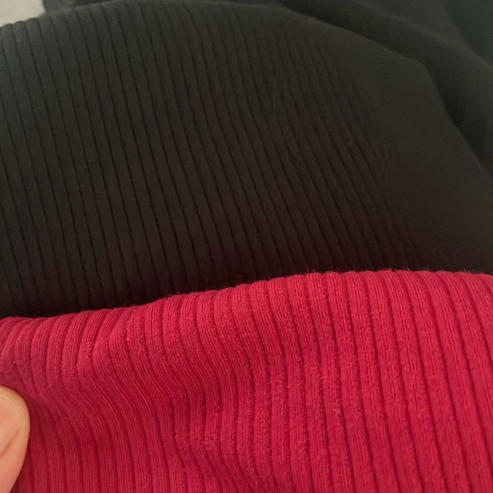 Set of 2 Victoria's Secret Ribbed High-Rise Flare Leggings in Red and Black - Picture 8 of 8